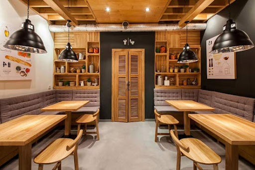 راهنمای انتخاب بهترین ترکیب رنگ برای میز و صندلی رستورانی